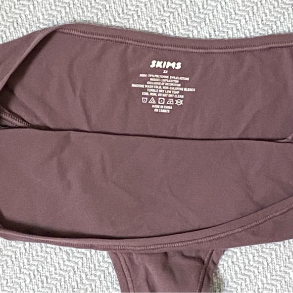 SKIMS FITS EVERYBODY T STRING and SEAMLESS PLUM BLACK SIZE 3X 2 pc bundle - Picture 5 of 16